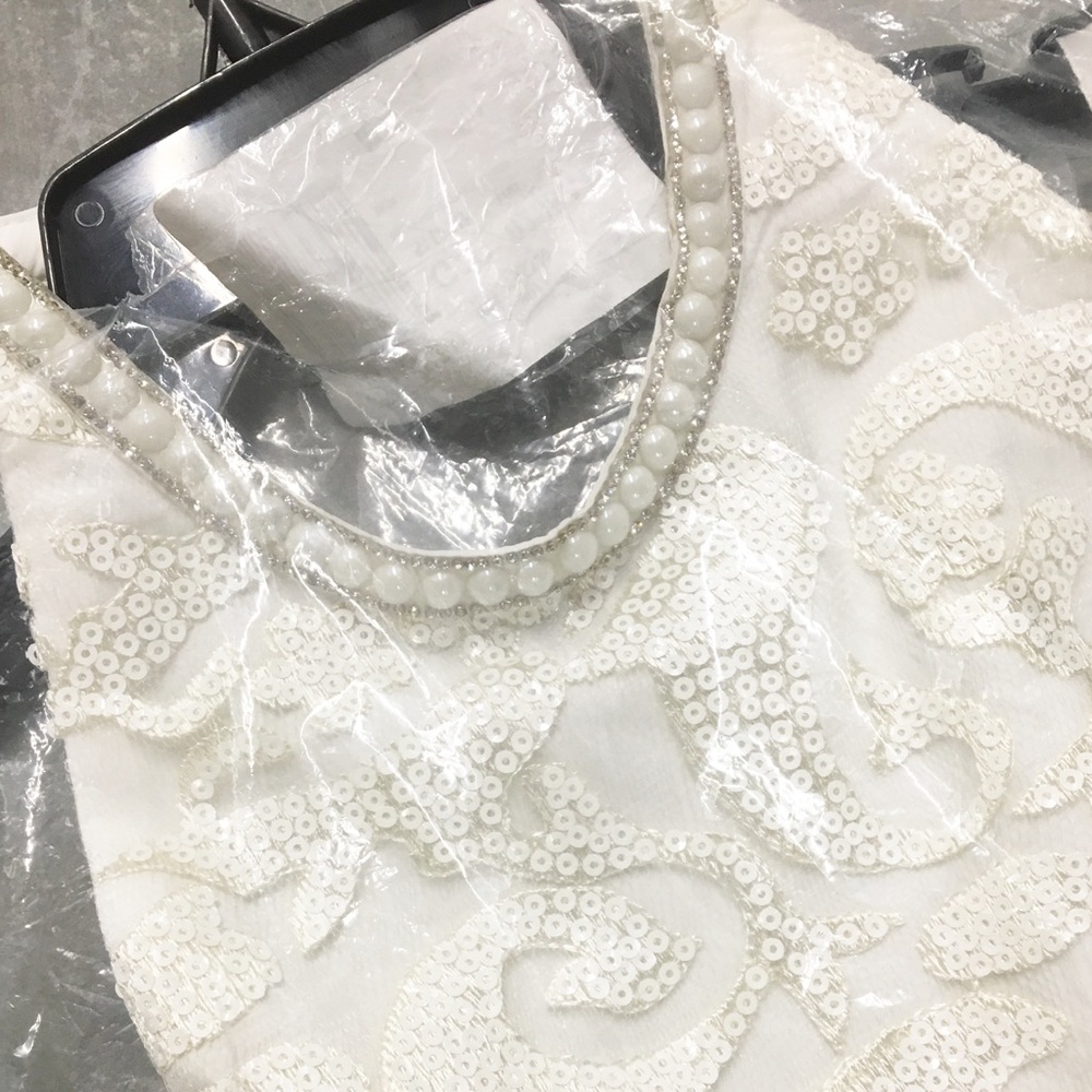new ✶ Barefoot Bride ✶ Ethereal Pearl Trim Halter Lace Gown ✶ Ivory Size Medium - Picture 10 of 14
